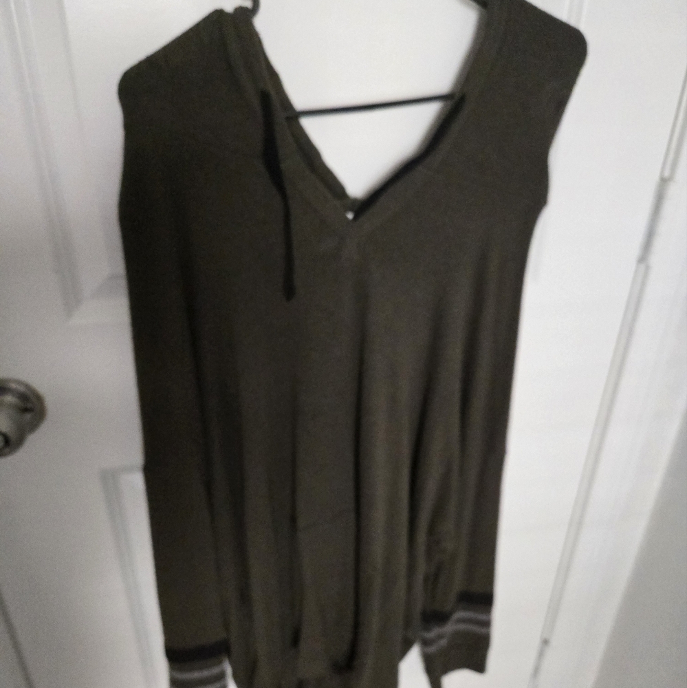 UEC Hooded long sleeve shirt